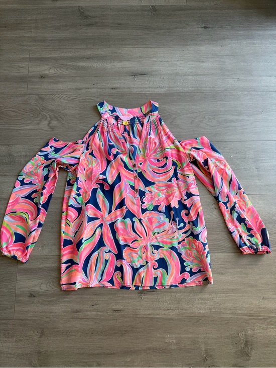 Lilly Pulitzer Tops - Lilly Pulitzer Sunny Shoulder Elsa Top - size small - Banana Flambé